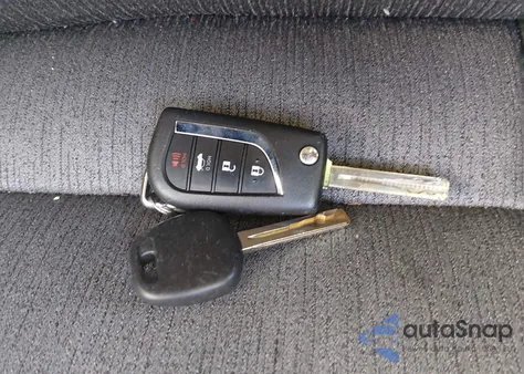 2018 Toyota Camry Le z USA, uszkodzony, nr VIN 4T1B11HK5JU653883